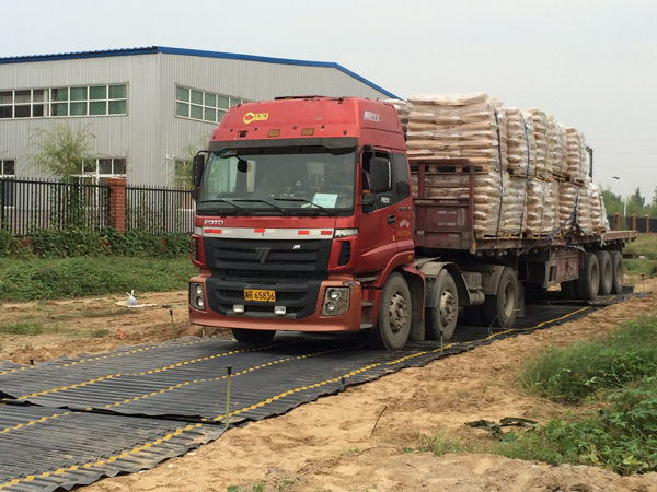 聚氨酯柔性路(lù)面